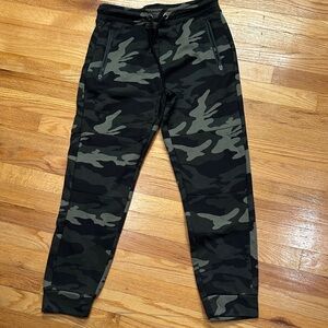 Aeropostale men’s camouflage sweatpants